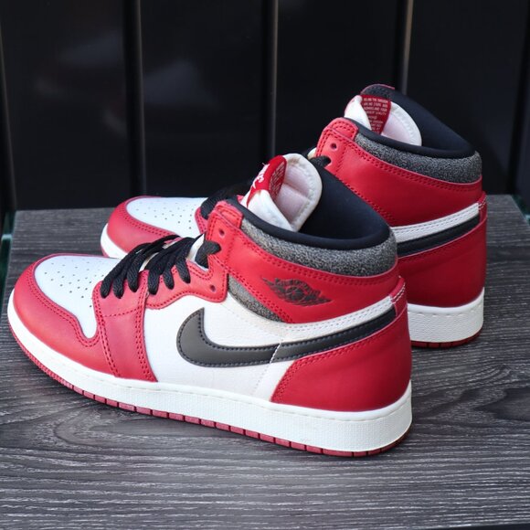 Air Jordan 1 Retro High OG "Chicago Lost and Found" Sneaker - Picture 3 of 12